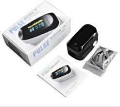 CouldBeYours® - Saturatiemeter - CE - Professionele Pulse Meter - Inclusief Bescherming - Zuurstofmeter - Digitale Hartslagmeter - Oximeter - Fingertip - Hartslagmeter -Winkel Voor Thuisgezondheidsmeetapparatuur 1200x1063 2