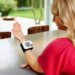 OMRON RS1 Bloeddrukmeter Pols - Blood Pressure Monitor Met Hartslagmeter – Onregelmatige Hartslag - Klinisch Gevalideerde Polsbloeddrukmeter - 13,5 Tot 21,5 Cm Manchet – 3 Jaar Garantie -Winkel Voor Thuisgezondheidsmeetapparatuur 1200x1200 430