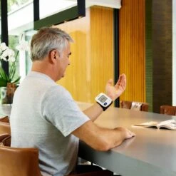 OMRON RS1 Bloeddrukmeter Pols - Blood Pressure Monitor Met Hartslagmeter – Onregelmatige Hartslag - Klinisch Gevalideerde Polsbloeddrukmeter - 13,5 Tot 21,5 Cm Manchet – 3 Jaar Garantie -Winkel Voor Thuisgezondheidsmeetapparatuur 1200x1200 431