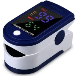 Zuurstof Saturatiemeter Inclusief Batterijen - Realtime Hartslagmeting - Best Getest - Zuurstofmeter Vinger - Digitale Vingertop Pulse Oximeter - Hartslagmeter - Medische Hulpmiddel - CE + FAGG Gekeurd - Inclusief Draagkoord