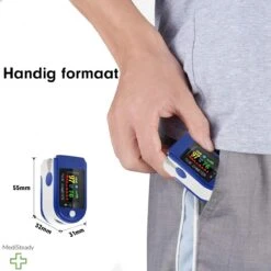 Medi Steady® Saturatiemeter - Blauw - Oximeter - Zuurstofmeter - Saturatiemeter Zuurstofmeter Vinger - Zuurstofmeter Met Hartslagmeter - Saturatiemeter Met Hartslagmeter - Saturatiemeter Best Getest - Saturatie - Saturatiemeters -Inclusief Batterijen -Winkel Voor Thuisgezondheidsmeetapparatuur 1200x1200 531
