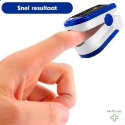 Medi Steady® Saturatiemeter - Blauw - Oximeter - Zuurstofmeter - Saturatiemeter Zuurstofmeter Vinger - Zuurstofmeter Met Hartslagmeter - Saturatiemeter Met Hartslagmeter - Saturatiemeter Best Getest - Saturatie - Saturatiemeters -Inclusief Batterijen -Winkel Voor Thuisgezondheidsmeetapparatuur 1200x1200 537