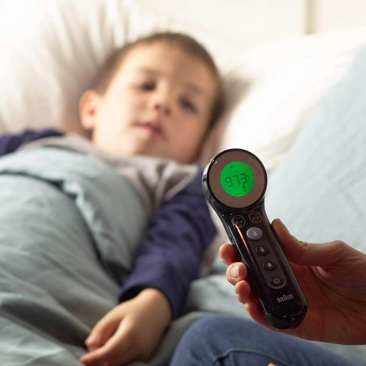 Braun Digitale Thermometer + Handige Opbergetui - Voorhoofdthermometer - Age Precision Technologie - Contactloze Meting - Geschikt Voor Baby's, Kinderen & Volwassenen - Koortsindicator Met Leeftijdsinstelling - Met Stiltemodus - BNT400 - Zwart 9 Braun Digitale Thermometer + Handige Opbergetui - Voorhoofdthermometer - Age Precision Technologie - Contactloze Meting - Geschikt Voor Baby's, Kinderen & Volwassenen - Koortsindicator Met Leeftijdsinstelling - Met Stiltemodus - BNT400 - Zwart - Afbeelding 7