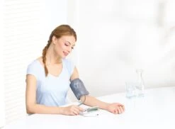 Beurer BM44 - Bloeddrukmeter Bovenarm - XL Display -Winkel Voor Thuisgezondheidsmeetapparatuur 1200x882 2