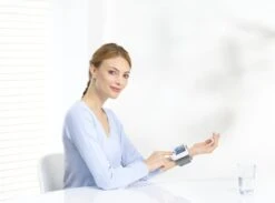 Beurer BC44 - Bloeddrukmeter Pols - XL Display - Hartritmestoornis Herkenning -Winkel Voor Thuisgezondheidsmeetapparatuur 1200x887