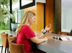 OMRON RS1 Bloeddrukmeter Pols - Blood Pressure Monitor Met Hartslagmeter – Onregelmatige Hartslag - Klinisch Gevalideerde Polsbloeddrukmeter - 13,5 Tot 21,5 Cm Manchet – 3 Jaar Garantie -Winkel Voor Thuisgezondheidsmeetapparatuur 1200x900 27