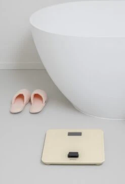 Brabantia ReNew Personenweegschaal Digitaal - Geen Batterij Nodig - Soft Beige -Winkel Voor Thuisgezondheidsmeetapparatuur 821x1200